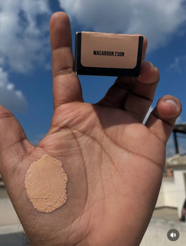 HUDA BEAUTY EASY BLUR AIRBRUSH FOUNDATION -30 ML